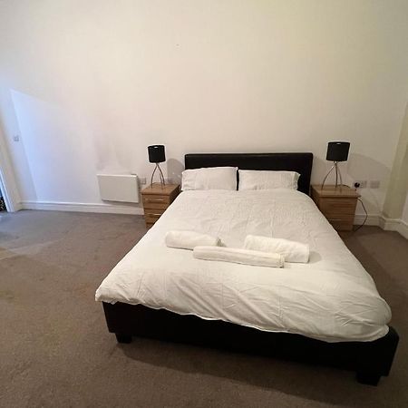 Bigkings Cosy 2 Bedroom Apartment With Free Parking In Central Манчестър Екстериор снимка