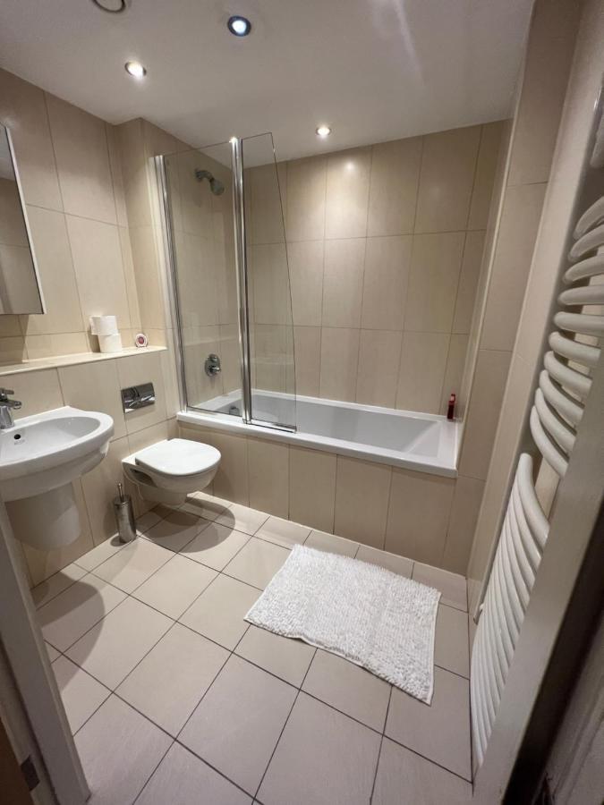 Bigkings Cosy 2 Bedroom Apartment With Free Parking In Central Манчестър Екстериор снимка